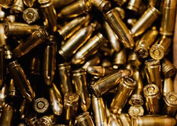 10 Essential Wilderness Self Defense Tips for Solo Hikers