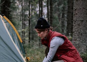 7 Essentials Every Outdoor Living in the Wilderness Guide Should Include