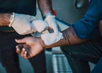Survival Medicine for Off Grid Living: Essential Tips for Self-Sufficiency