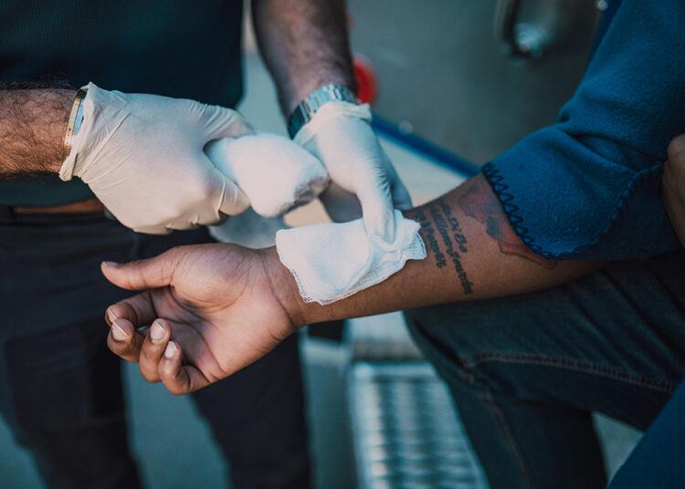 Survival Medicine for Off Grid Living: Essential Tips for Self-Sufficiency