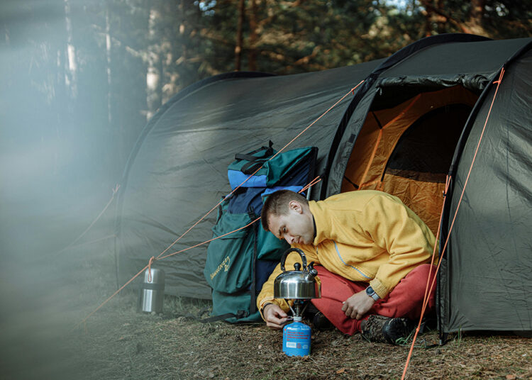 10 Essentials for Outdoor Living Without Electricity